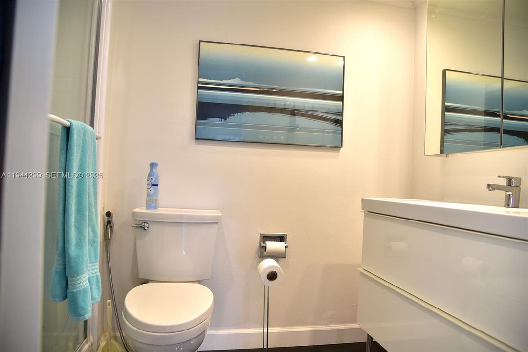 For Sale: $130,000 (2 beds, 2 baths, 940 Square Feet)