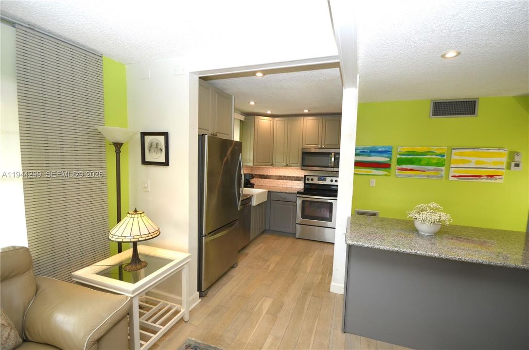 For Sale: $130,000 (2 beds, 2 baths, 940 Square Feet)