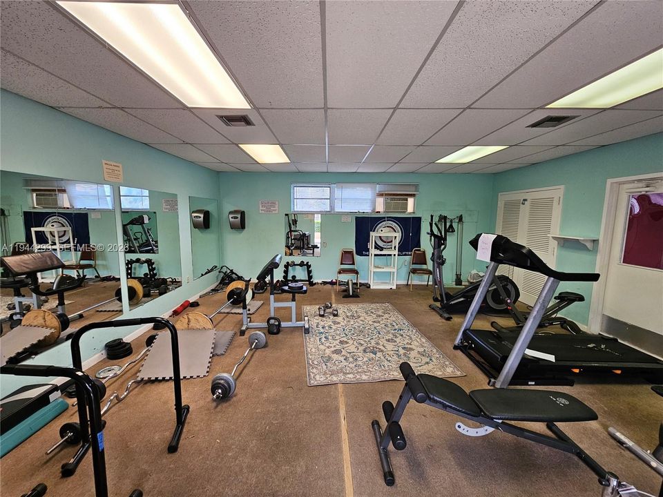 For Sale: $130,000 (2 beds, 2 baths, 940 Square Feet)