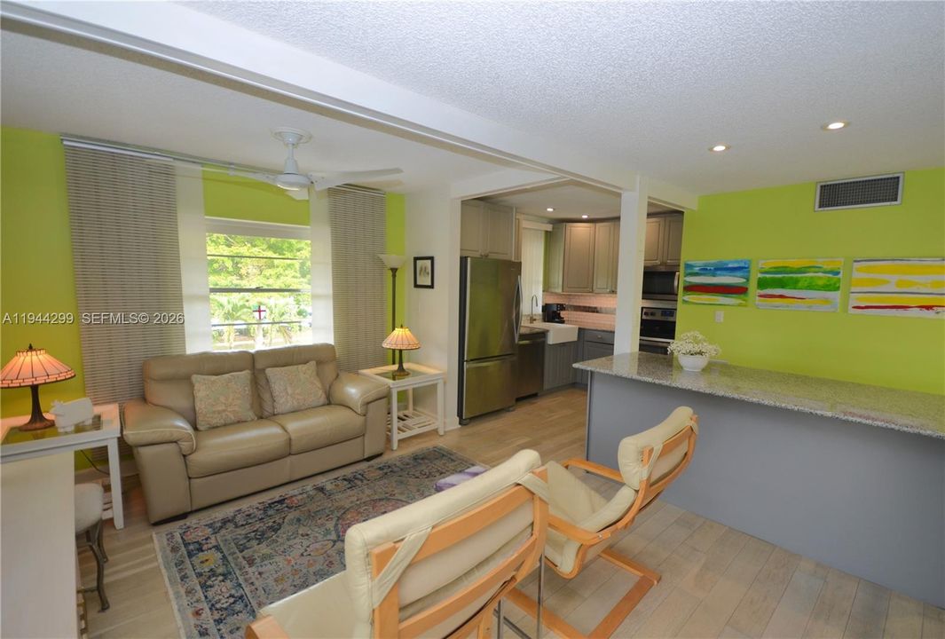 For Sale: $130,000 (2 beds, 2 baths, 940 Square Feet)