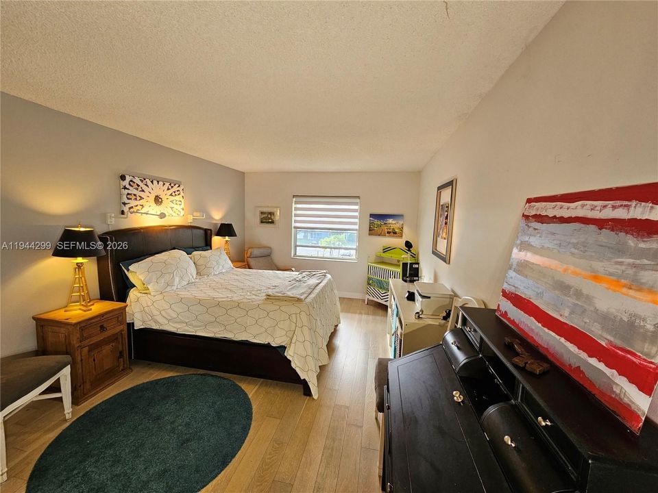 For Sale: $130,000 (2 beds, 2 baths, 940 Square Feet)