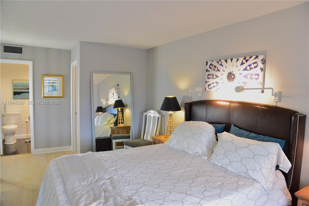 For Sale: $130,000 (2 beds, 2 baths, 940 Square Feet)