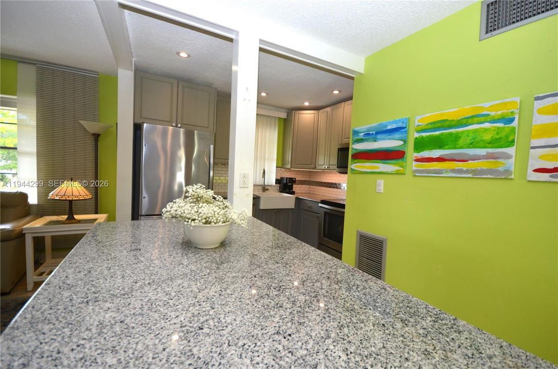 For Sale: $130,000 (2 beds, 2 baths, 940 Square Feet)