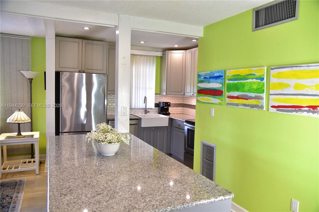 For Sale: $130,000 (2 beds, 2 baths, 940 Square Feet)