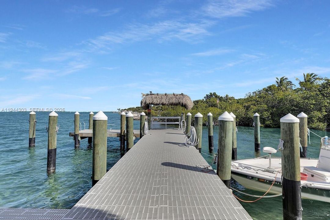 En Venta: $645,000 (4 camas, 2 baños, 1354 Pies cuadrados)