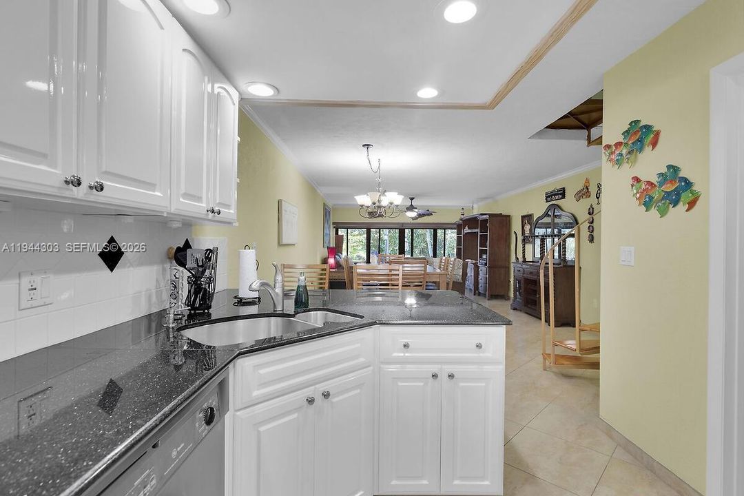 En Venta: $645,000 (4 camas, 2 baños, 1354 Pies cuadrados)
