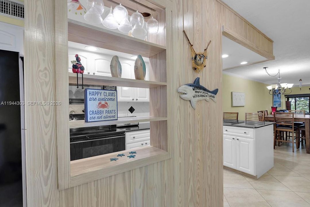 En Venta: $645,000 (4 camas, 2 baños, 1354 Pies cuadrados)