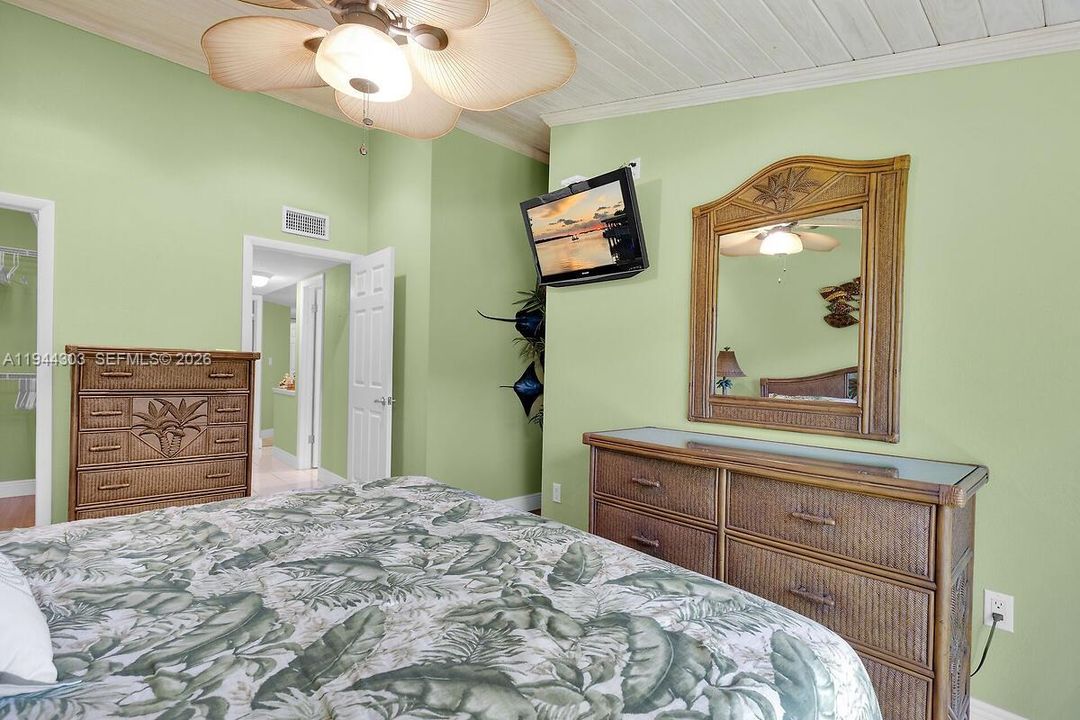 En Venta: $645,000 (4 camas, 2 baños, 1354 Pies cuadrados)