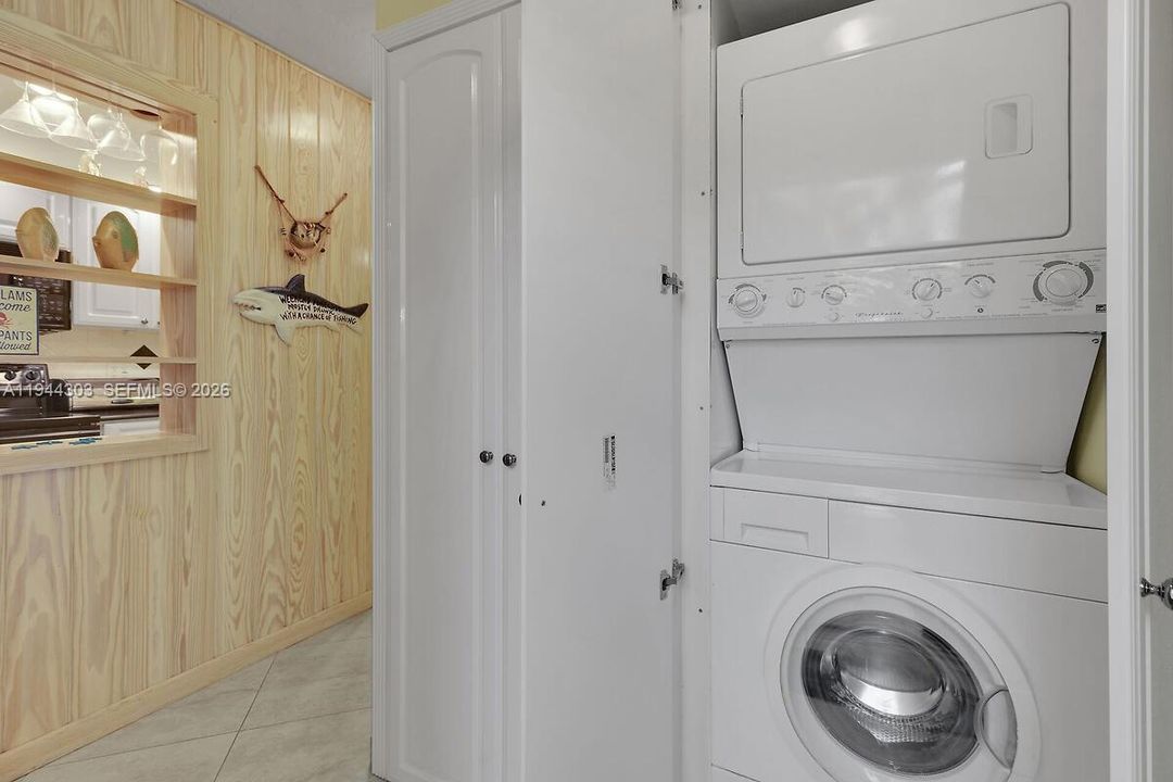 En Venta: $645,000 (4 camas, 2 baños, 1354 Pies cuadrados)
