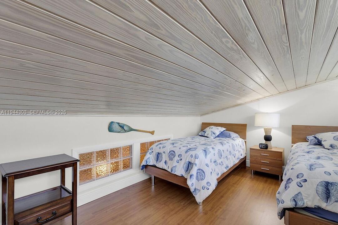 En Venta: $645,000 (4 camas, 2 baños, 1354 Pies cuadrados)