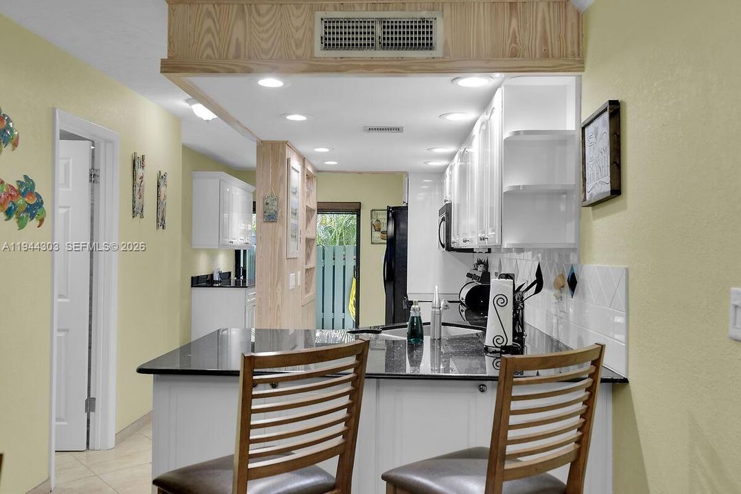 En Venta: $645,000 (4 camas, 2 baños, 1354 Pies cuadrados)
