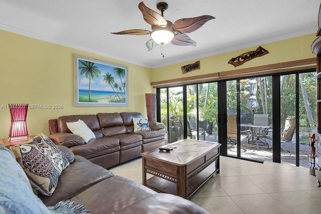 En Venta: $645,000 (4 camas, 2 baños, 1354 Pies cuadrados)