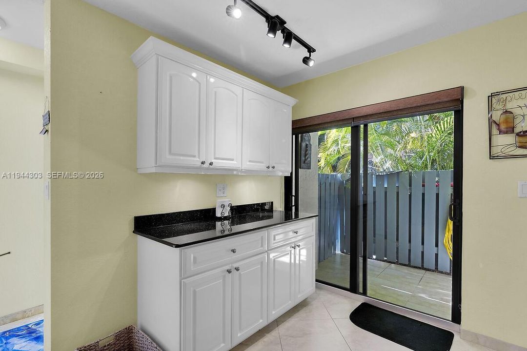 En Venta: $645,000 (4 camas, 2 baños, 1354 Pies cuadrados)
