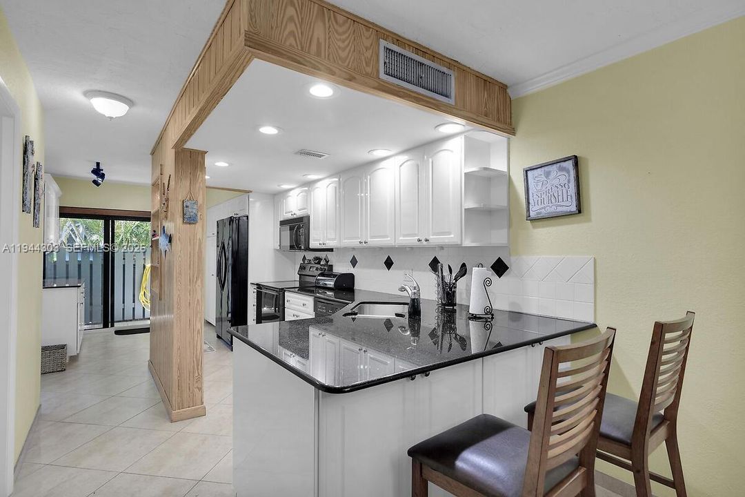 En Venta: $645,000 (4 camas, 2 baños, 1354 Pies cuadrados)