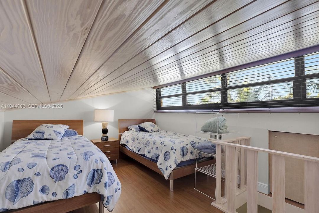 En Venta: $645,000 (4 camas, 2 baños, 1354 Pies cuadrados)
