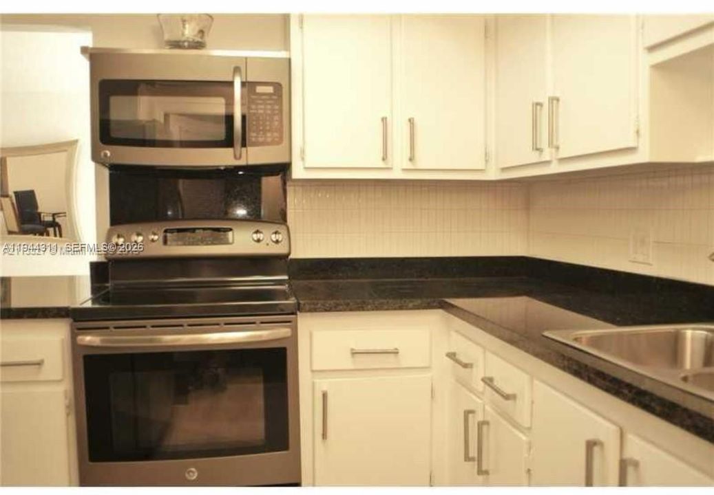 For Sale: $234,999 (2 beds, 2 baths, 856 Square Feet)