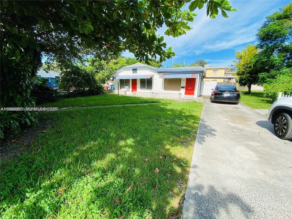 En Venta: $725,000 (0.50 acres)