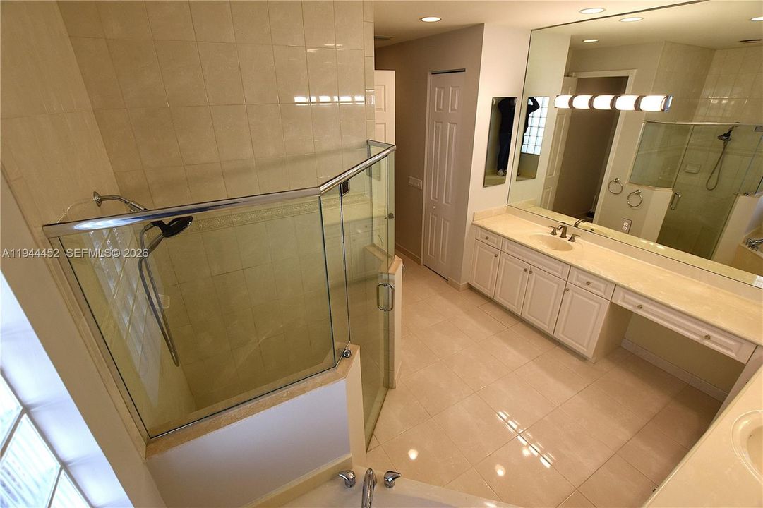 En Venta: $665,000 (3 camas, 2 baños, 2274 Pies cuadrados)