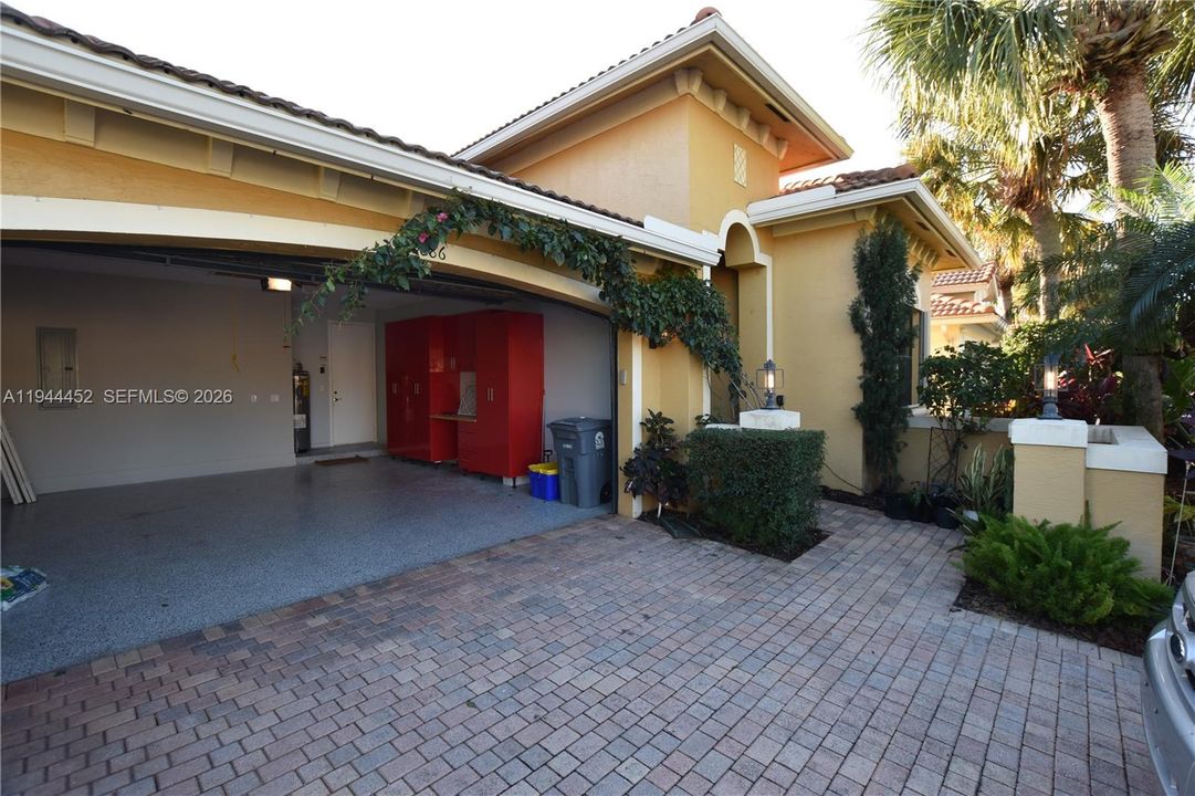 En Venta: $665,000 (3 camas, 2 baños, 2274 Pies cuadrados)