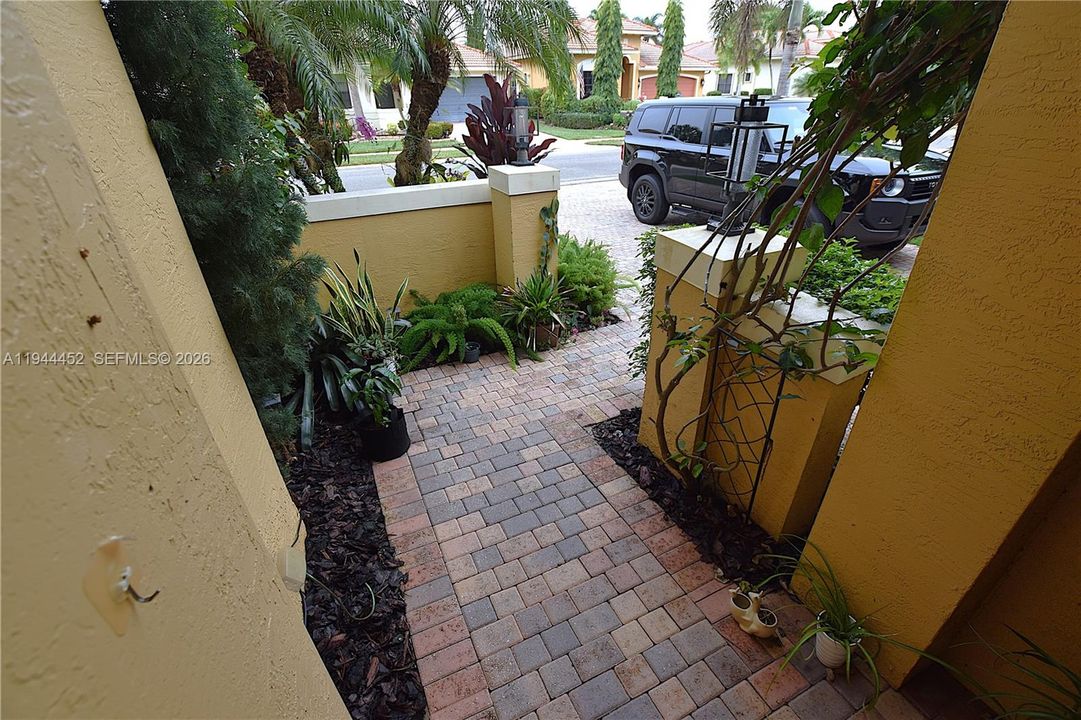 En Venta: $665,000 (3 camas, 2 baños, 2274 Pies cuadrados)