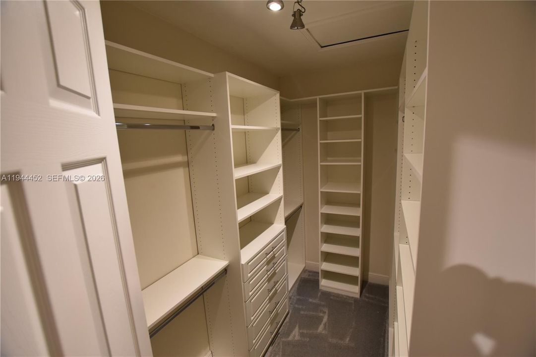 En Venta: $665,000 (3 camas, 2 baños, 2274 Pies cuadrados)