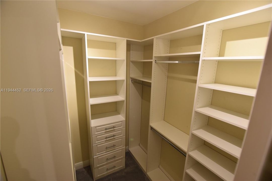 En Venta: $665,000 (3 camas, 2 baños, 2274 Pies cuadrados)
