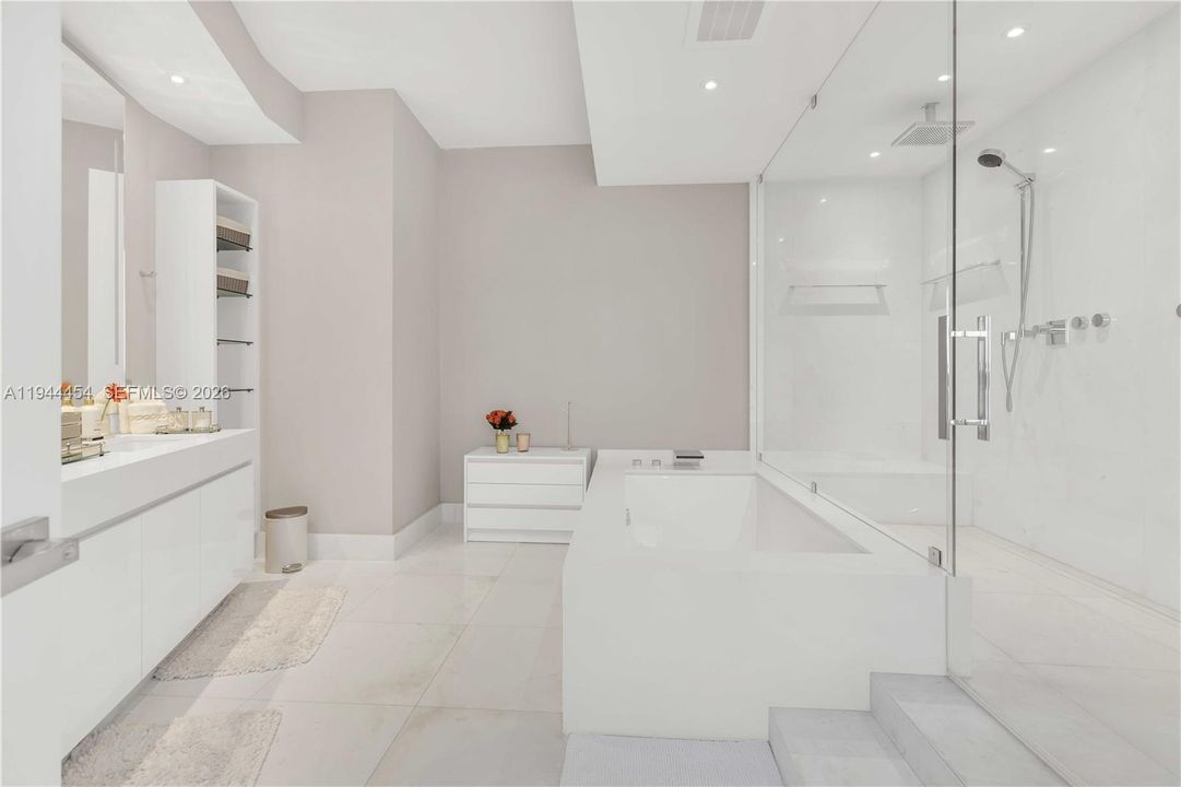 For Sale: $4,700,000 (4 beds, 4 baths, 3171 Square Feet)