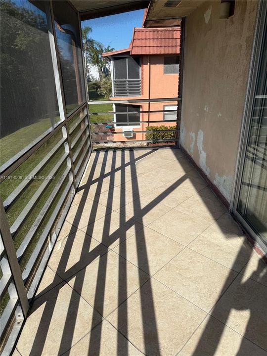 For Sale: $80,000 (1 beds, 1 baths, 720 Square Feet)