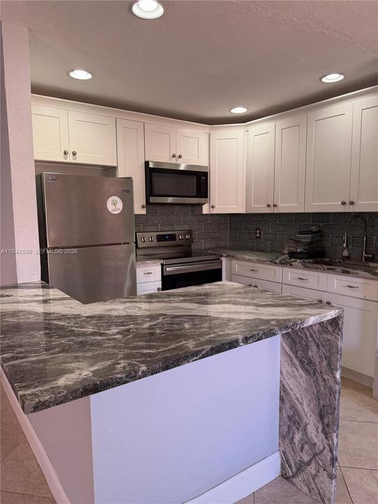 For Sale: $80,000 (1 beds, 1 baths, 720 Square Feet)