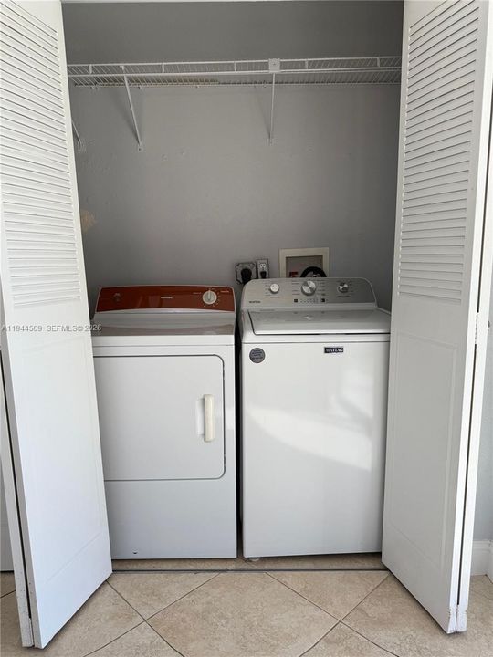 For Sale: $80,000 (1 beds, 1 baths, 720 Square Feet)