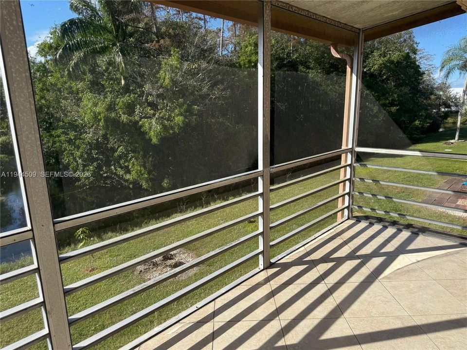 For Sale: $80,000 (1 beds, 1 baths, 720 Square Feet)