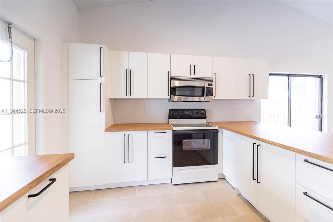 Active With Contract: $4,550 (3 beds, 2 baths, 1852 Square Feet)