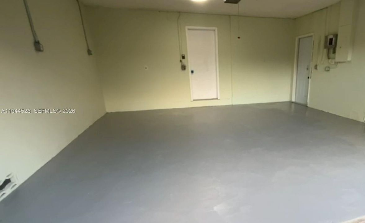 Active With Contract: $4,550 (3 beds, 2 baths, 1852 Square Feet)