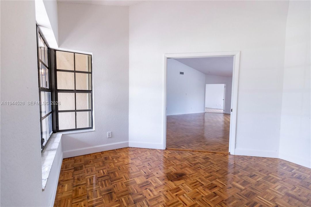 Active With Contract: $4,550 (3 beds, 2 baths, 1852 Square Feet)