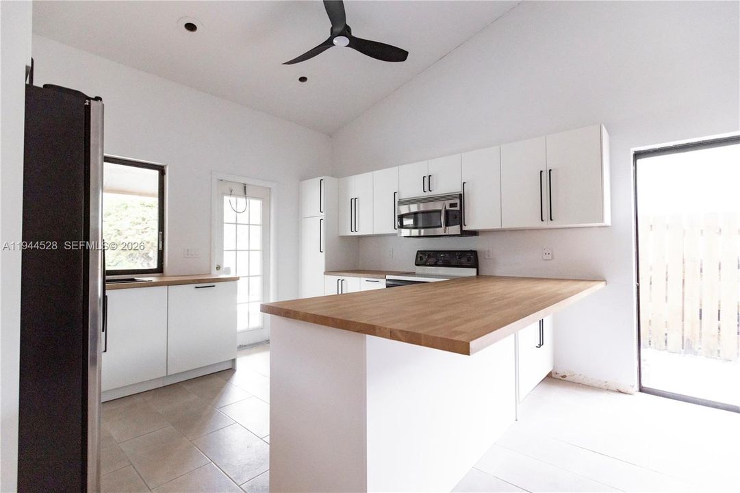 Active With Contract: $4,550 (3 beds, 2 baths, 1852 Square Feet)