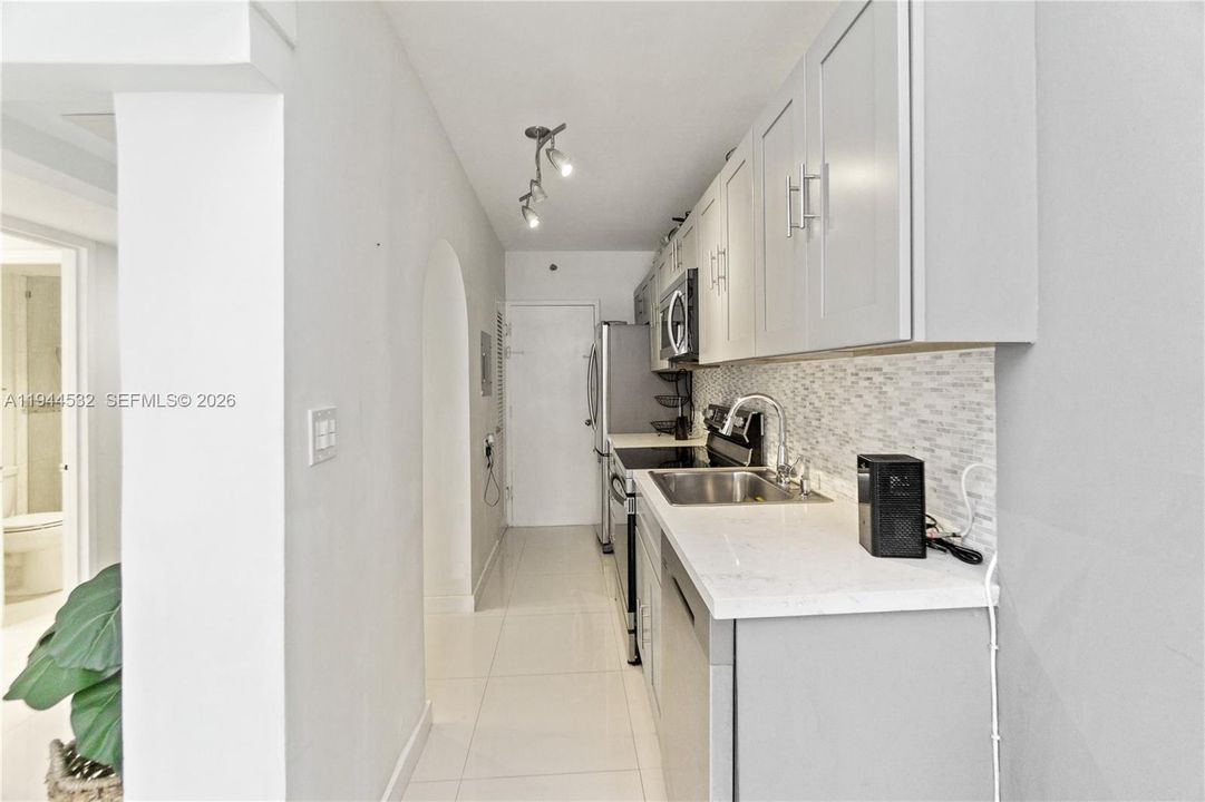 For Sale: $360,000 (0 beds, 1 baths, 550 Square Feet)