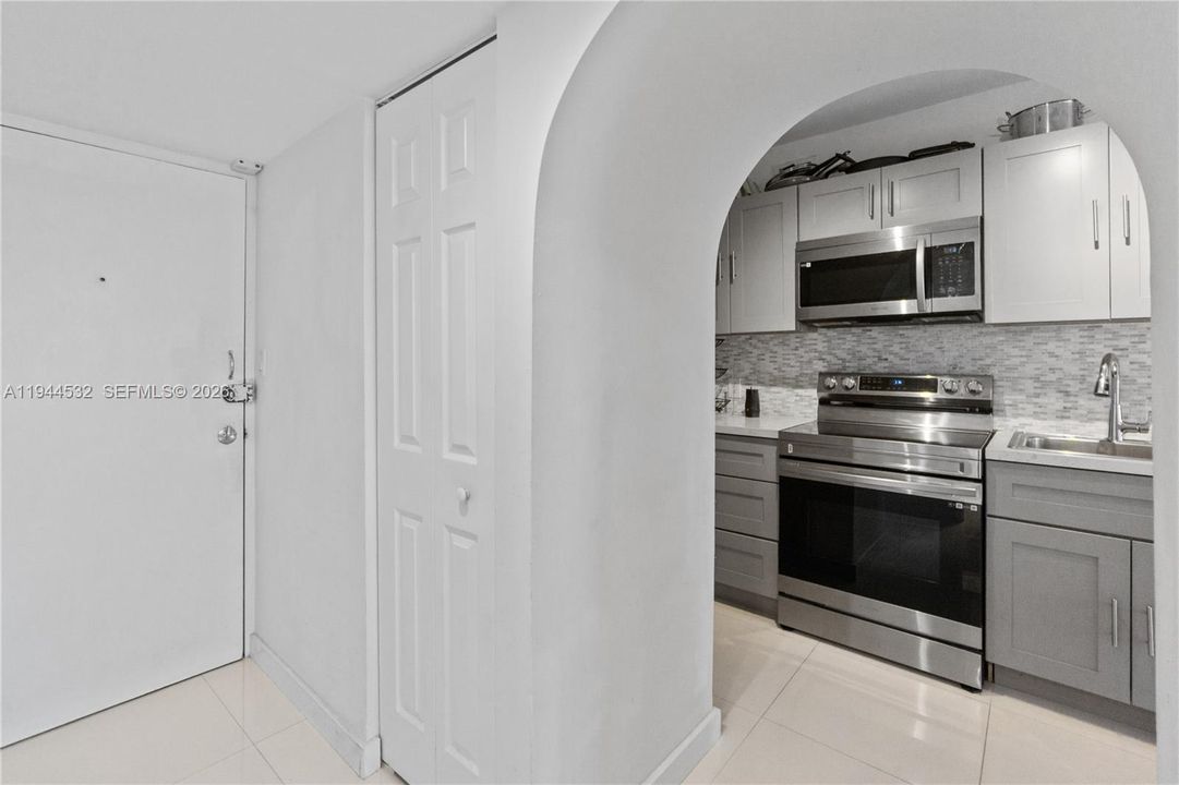 For Sale: $360,000 (0 beds, 1 baths, 550 Square Feet)