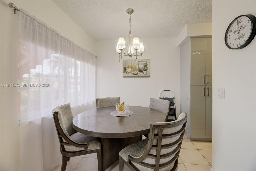 На продажу: $139,900 (2 спален, 1 ванн, 848 Квадратных фут)