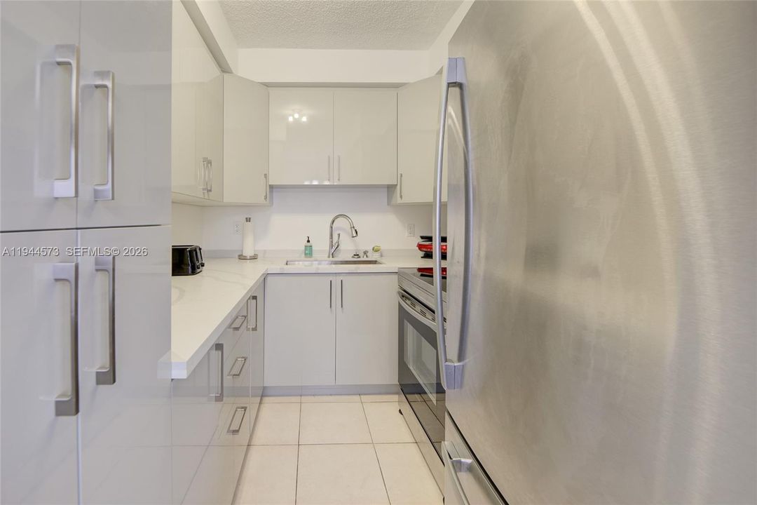 На продажу: $139,900 (2 спален, 1 ванн, 848 Квадратных фут)