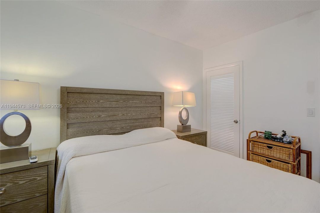 На продажу: $139,900 (2 спален, 1 ванн, 848 Квадратных фут)