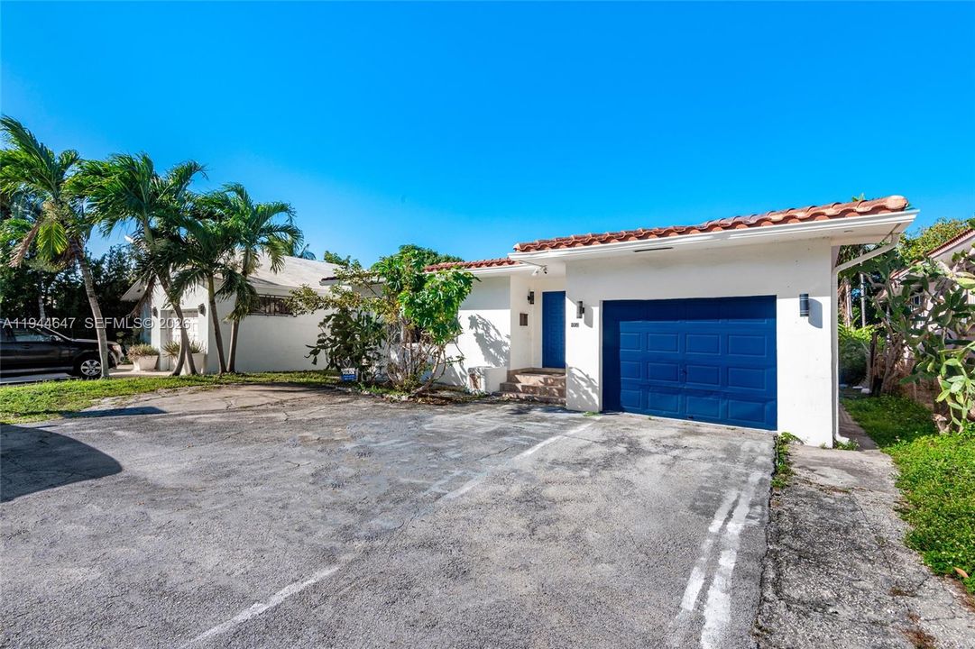 For Sale: $1,599,000 (4 beds, 3 baths, 1917 Square Feet)