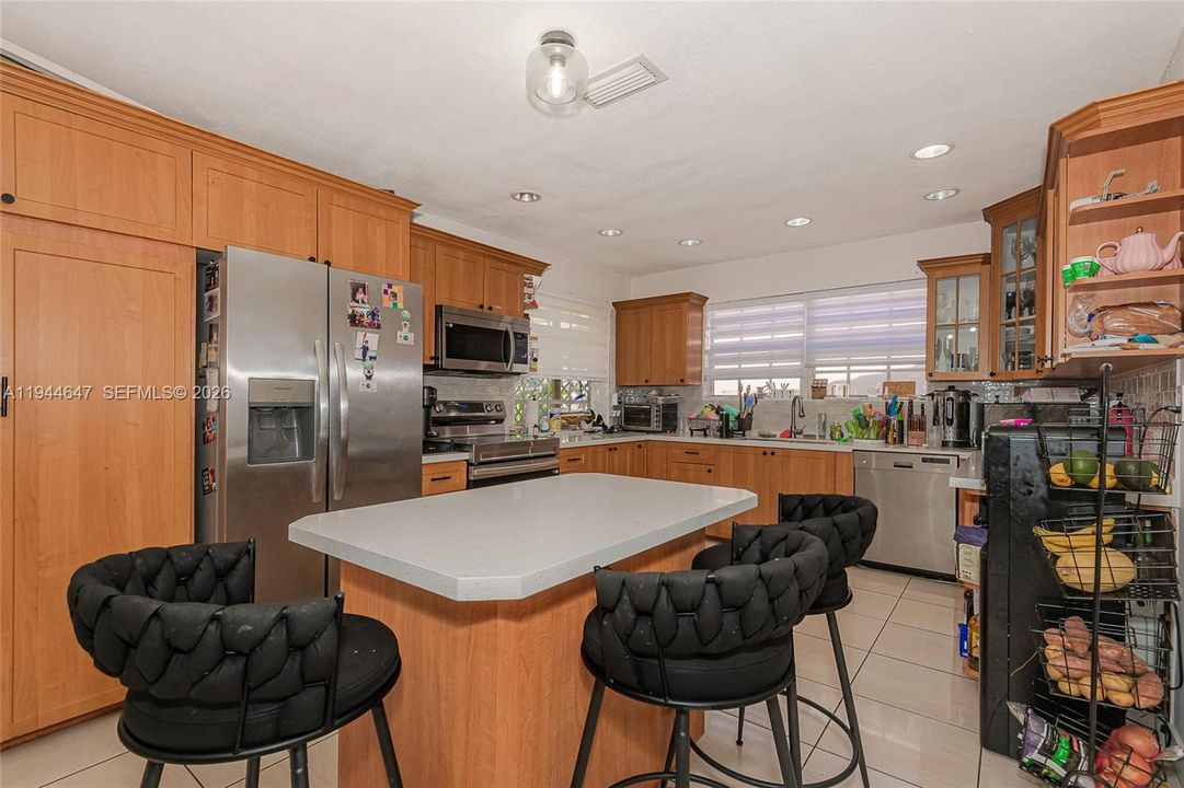 For Sale: $1,599,000 (4 beds, 3 baths, 1917 Square Feet)