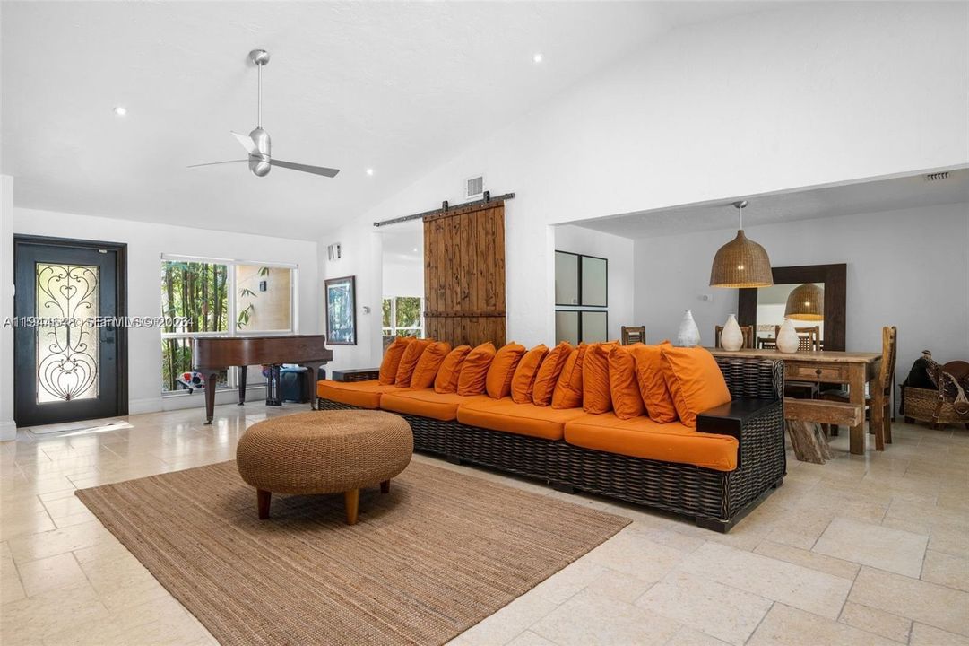 En Venta: $1,560,000 (4 camas, 2 baños, 3059 Pies cuadrados)