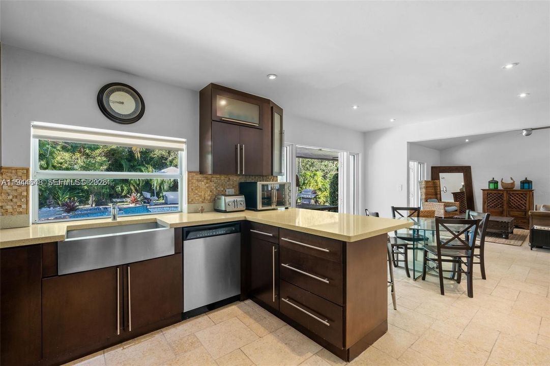 En Venta: $1,560,000 (4 camas, 2 baños, 3059 Pies cuadrados)