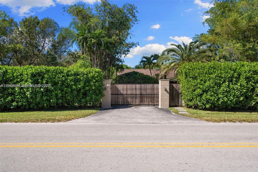 En Venta: $1,560,000 (4 camas, 2 baños, 3059 Pies cuadrados)