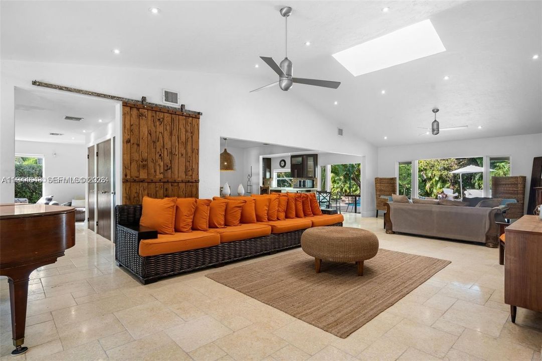 En Venta: $1,560,000 (4 camas, 2 baños, 3059 Pies cuadrados)