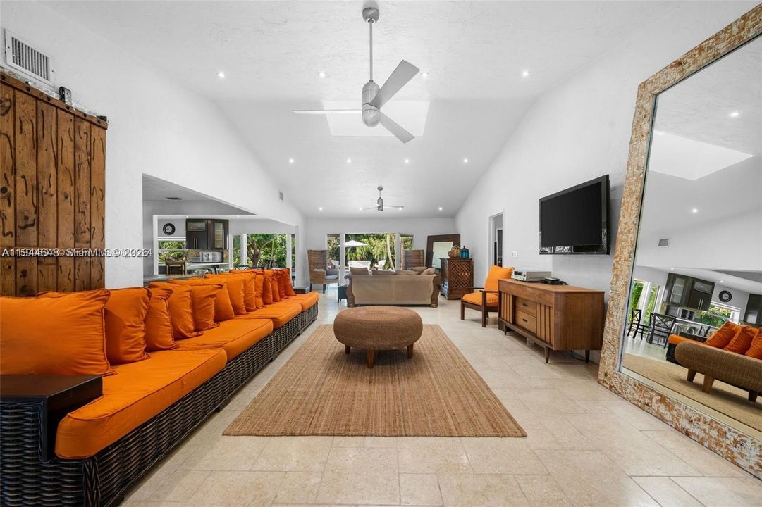 En Venta: $1,560,000 (4 camas, 2 baños, 3059 Pies cuadrados)