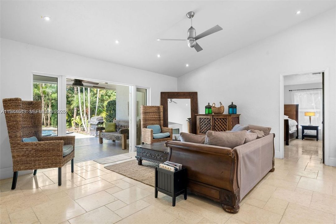 En Venta: $1,560,000 (4 camas, 2 baños, 3059 Pies cuadrados)