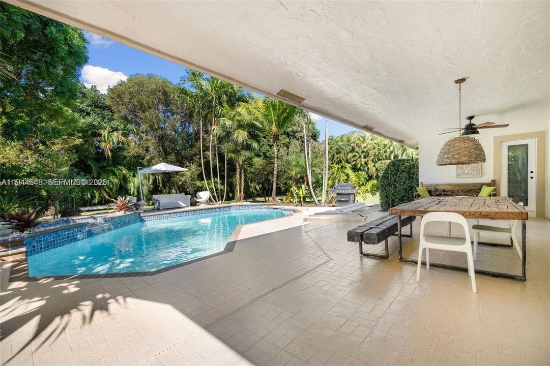 En Venta: $1,560,000 (4 camas, 2 baños, 3059 Pies cuadrados)