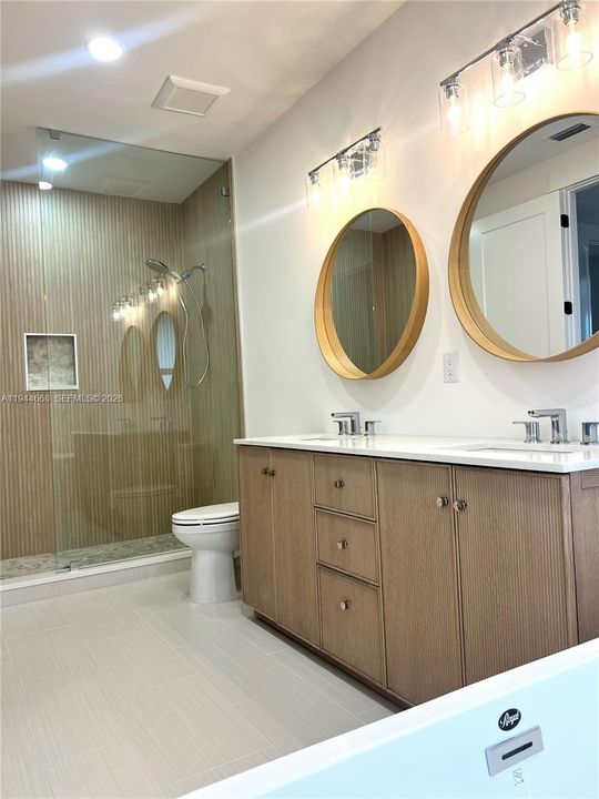 Main Bathroom shower
